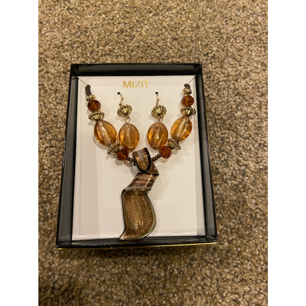 New Mixit Glass Neckless and Earring Set